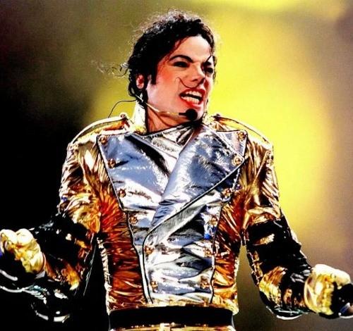 In a mesmerizing display during the HIStory tour, Michael Jackson graced Munich in 1997. Cloaked as an army General, he strode onto the stage accompanied by his dance crew. 